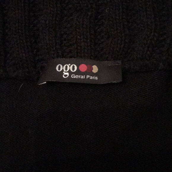 ‼️SOLD‼️ Really cute fitted sweater. - Picture 7 of 8